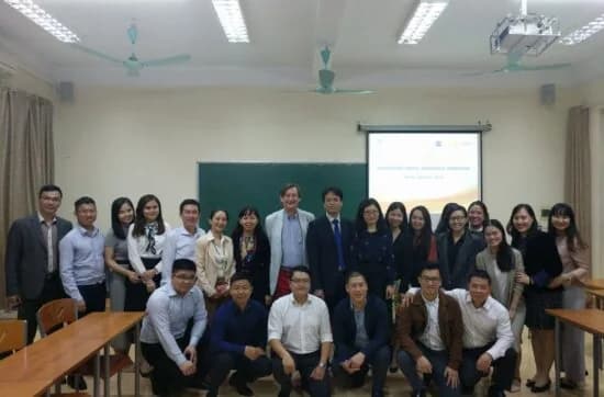 Học viên tham gia một chương trình đào tạo chuyên môn về bất động sản